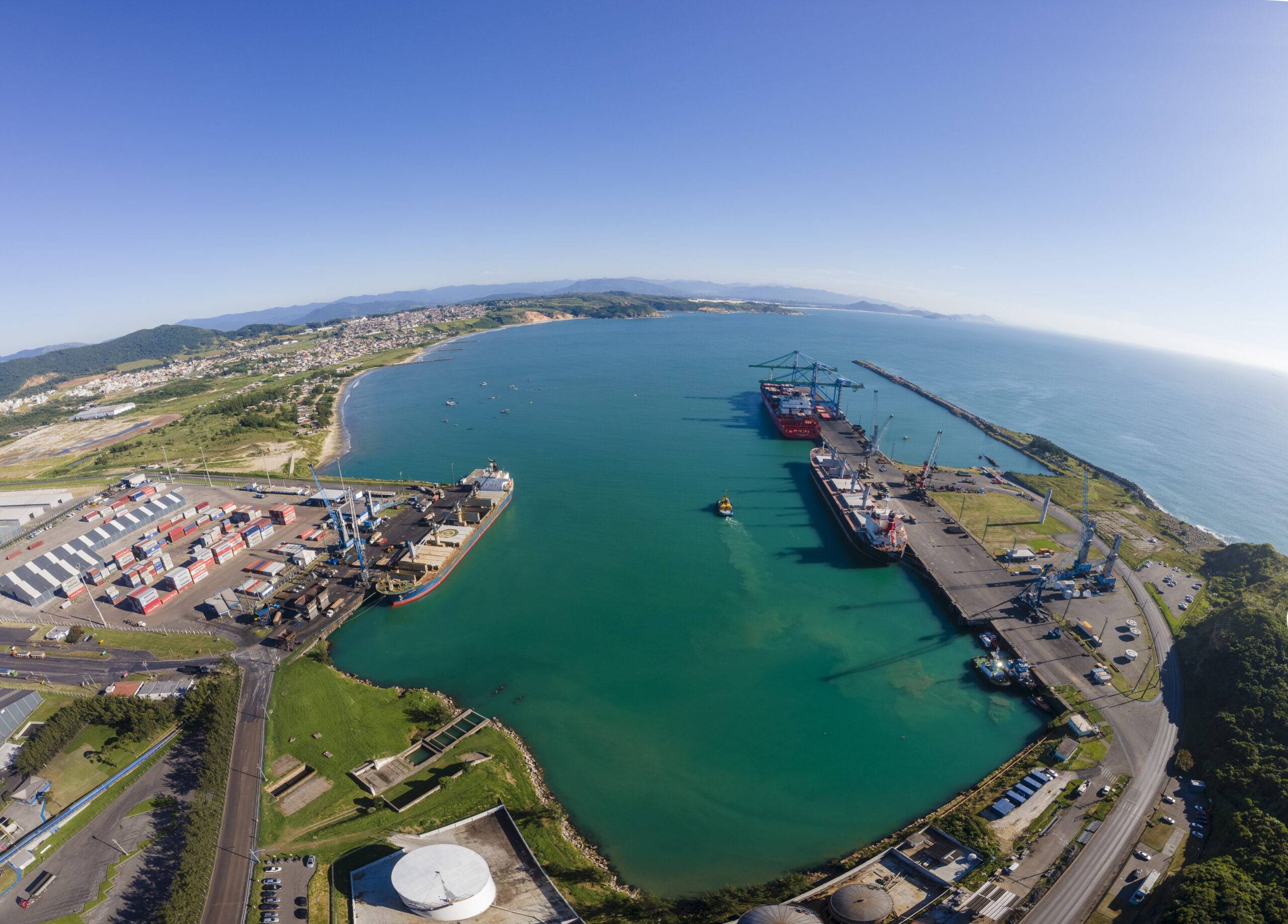 O Porto de Imbituba vai dividir um estande com o Porto de São Francisco do Sul, uma vez que os dois portos têm sua gestão delegada ao Estado de Santa Catarina